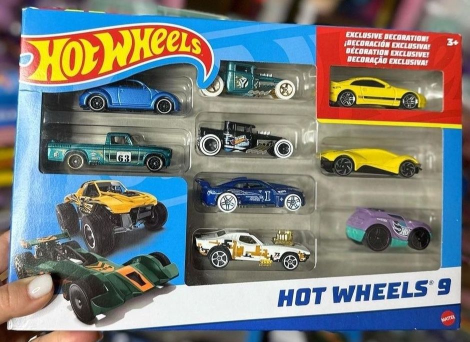 Hot Wheels подарунковий набір машинок 9 штук.