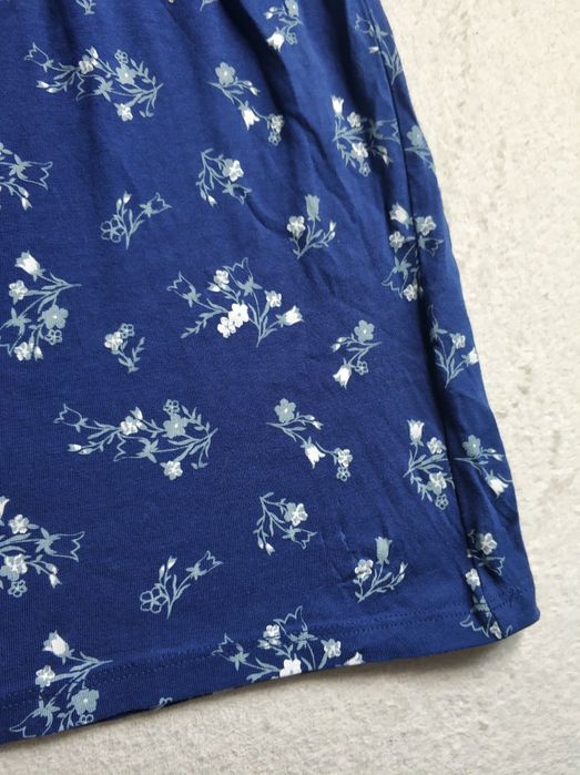 Sukienka niebieska granatowa z krótkim rękawkiem w kwiatowy wzór