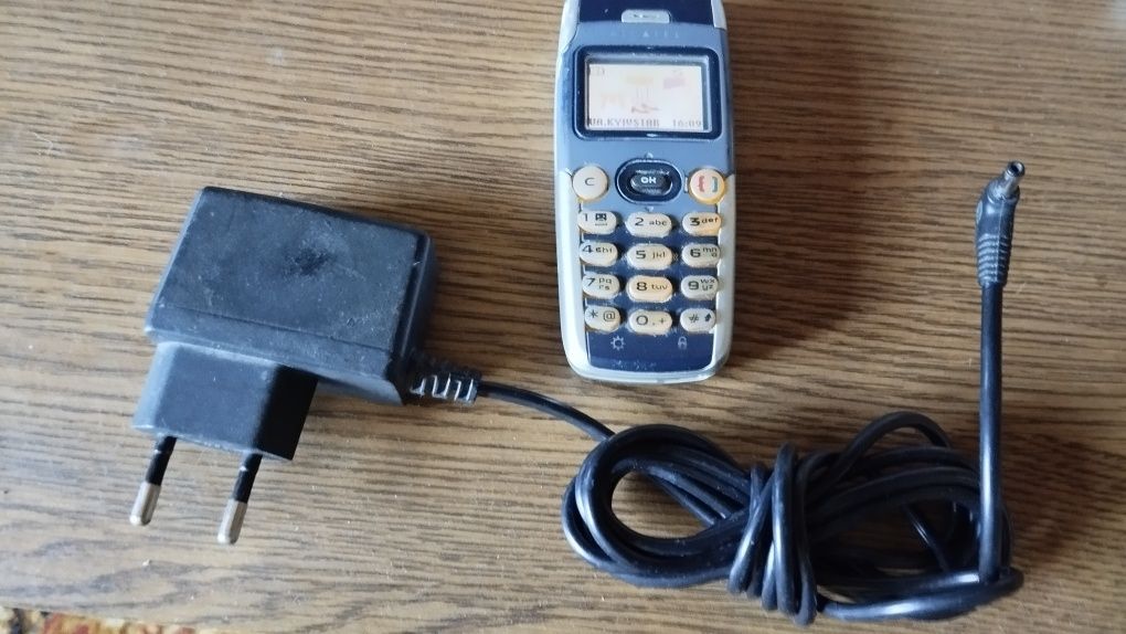 Телефон Alcatel кнопочный