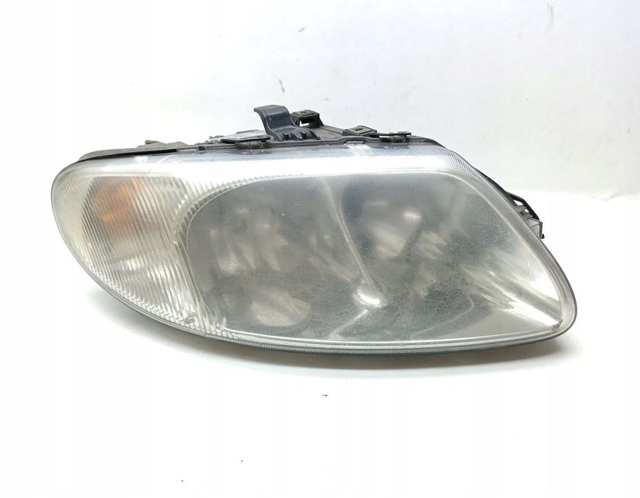 LAMPA PRAWA PRZEDNIA CHRYSLER VOYAGER IV RG