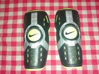 Ochraniacze pilkarskie na golenie Nike t90 rozmiar L