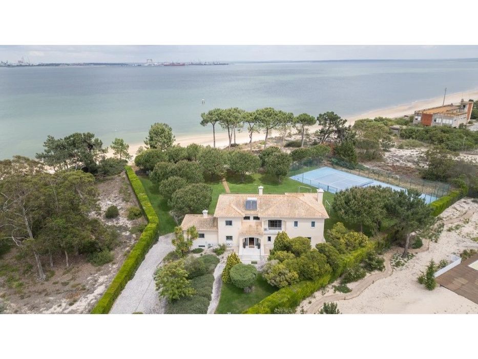 Moradia T6 com piscina - Soltróia