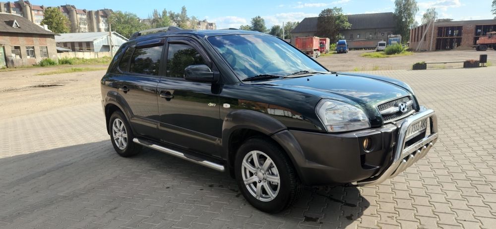 Продам туксона 4х4 АВТОМАТ