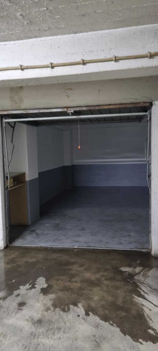 Alugo Box na Rua João de Barros nº 12, Cv - Oeiras