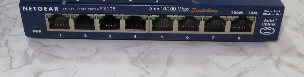 Комутатор Netgear FS108 v2