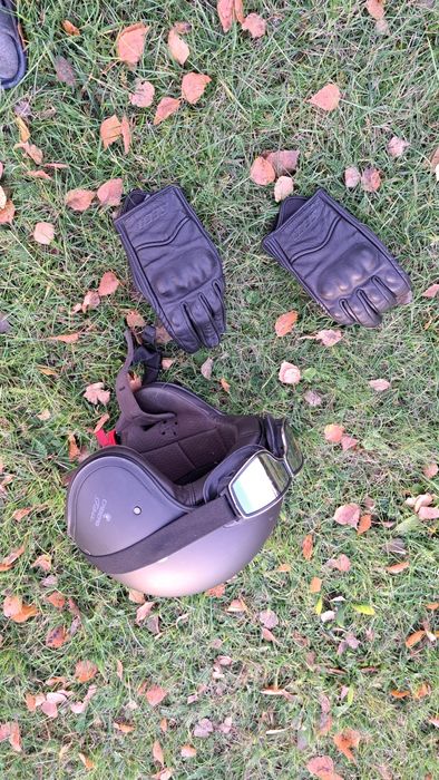 Kurtka rękawice gogle kask