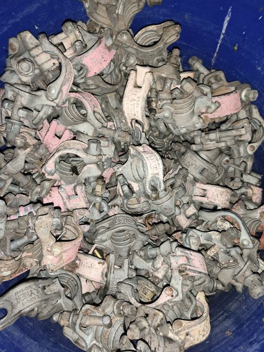 Złącza krzyżowe Lahyer  w większosci  jak nowe do rusztowań rur