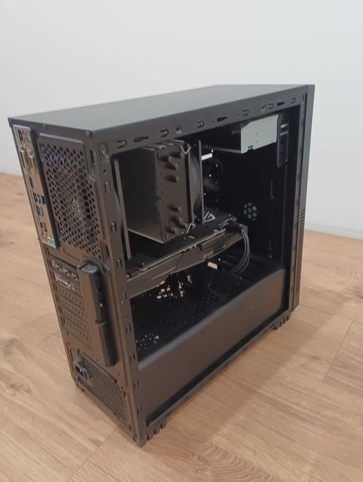 Komputer stacjonarny - Asus GeForce GTX1070, Intel Core i7-7700