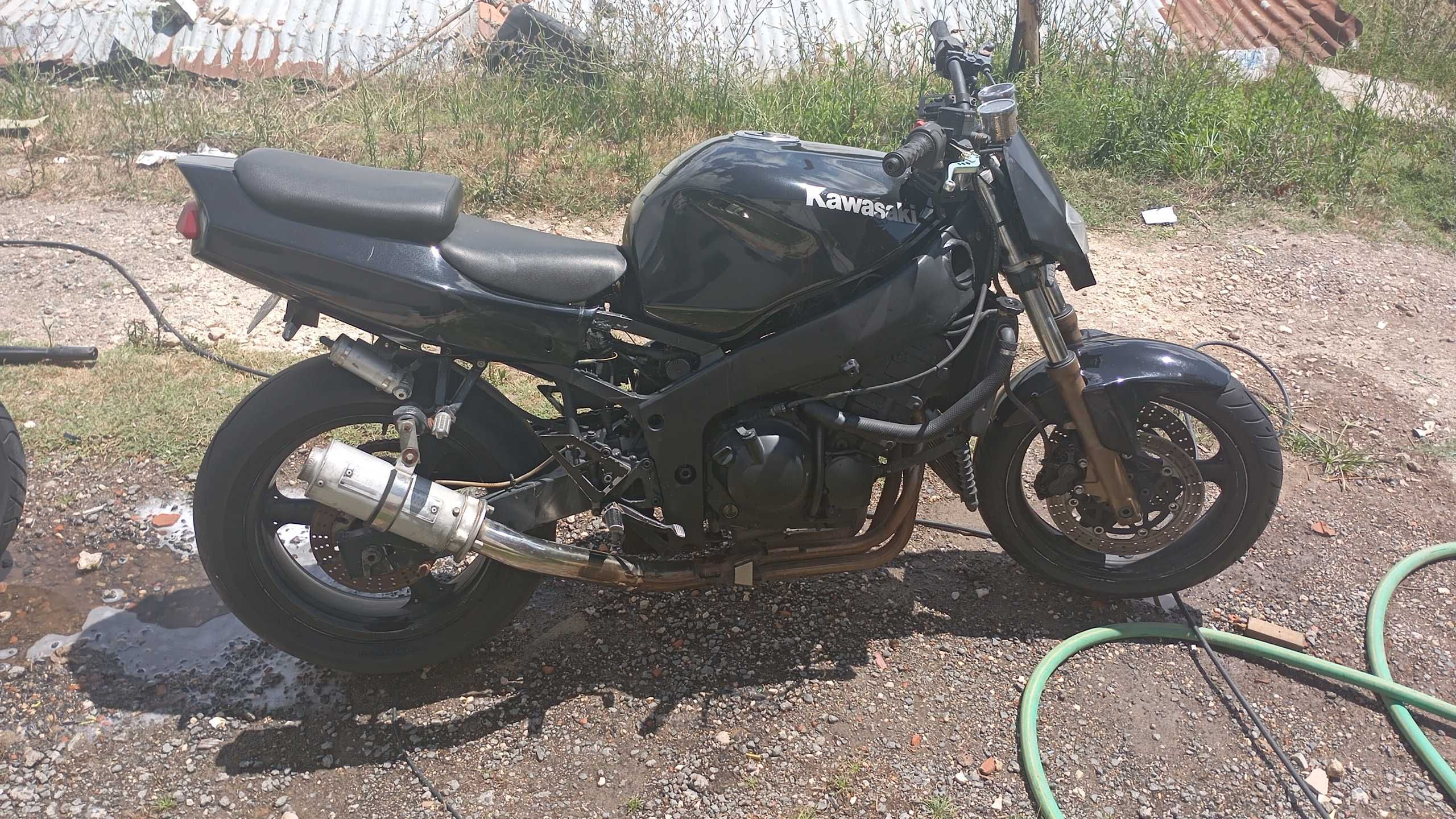 Moto Kawasaki ZX6-R (ZX600F moto muito boa motor excelentes