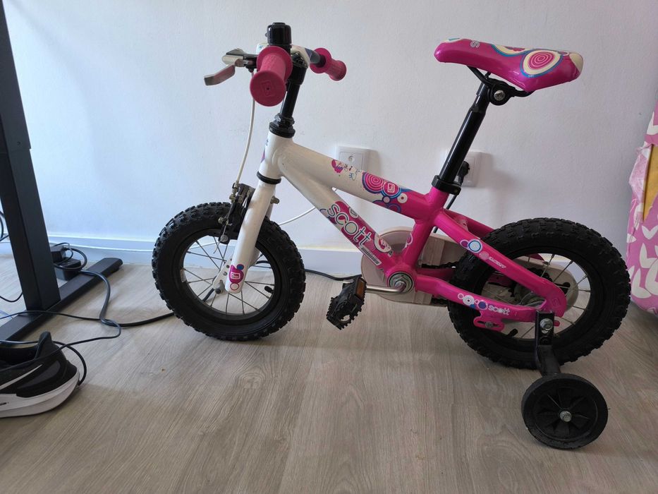 Bicicleta infantil rosa com rodinhas – excelente estado!