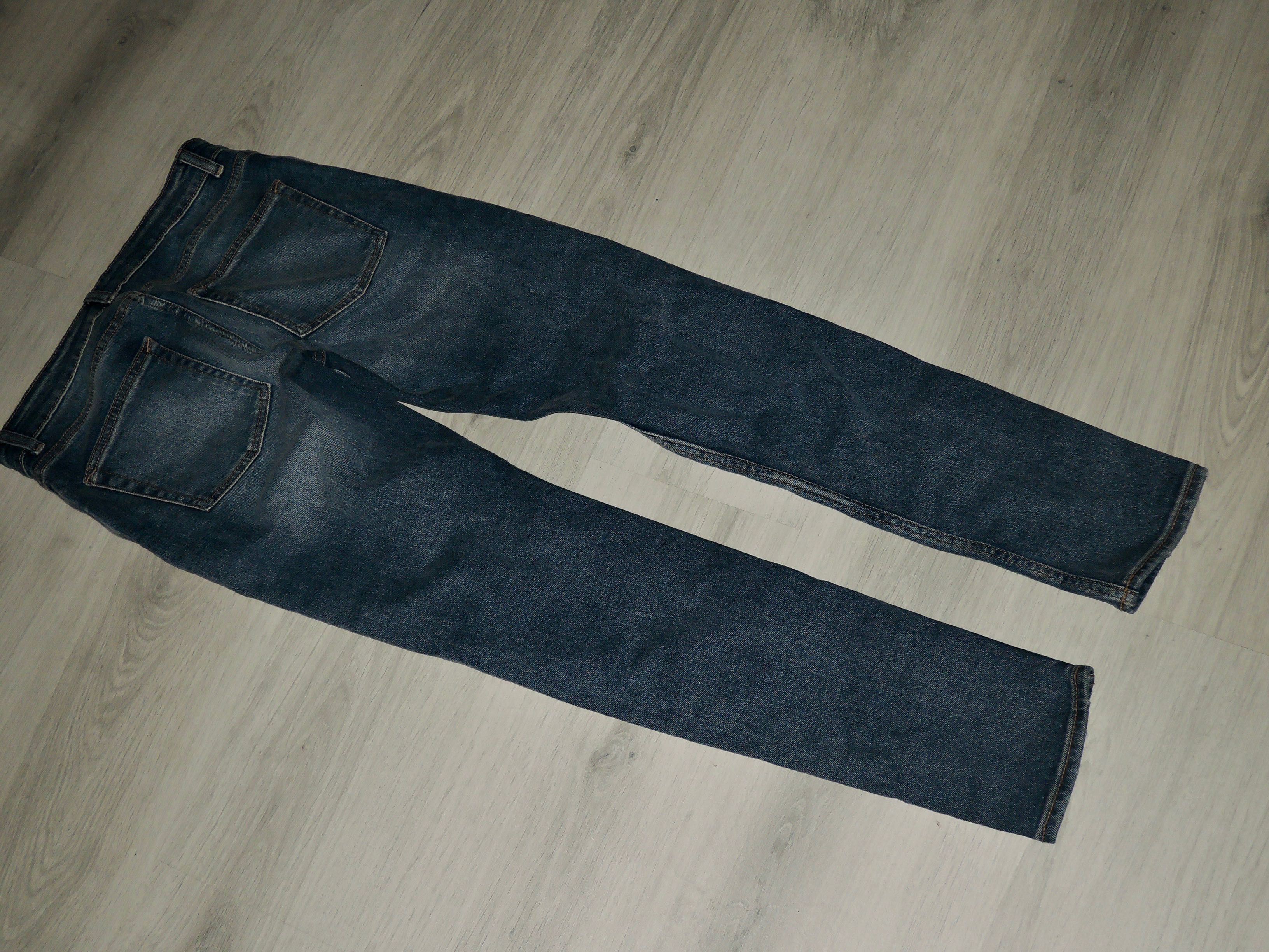 Nowe dżinsowe spodnie z dziurami  New Look  Men super skiny XS