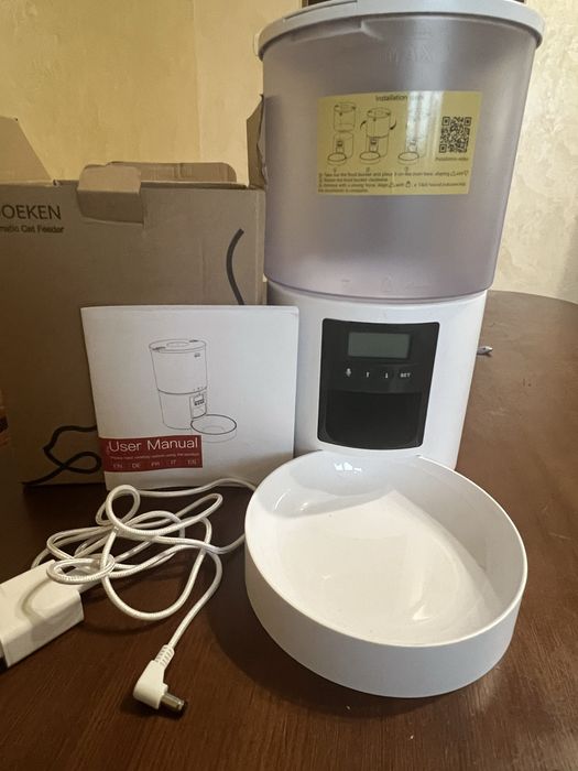 Кормушка для котів, собак