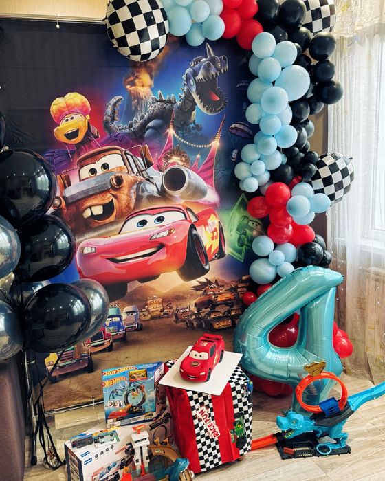 Банер на свято Молнія Маквін