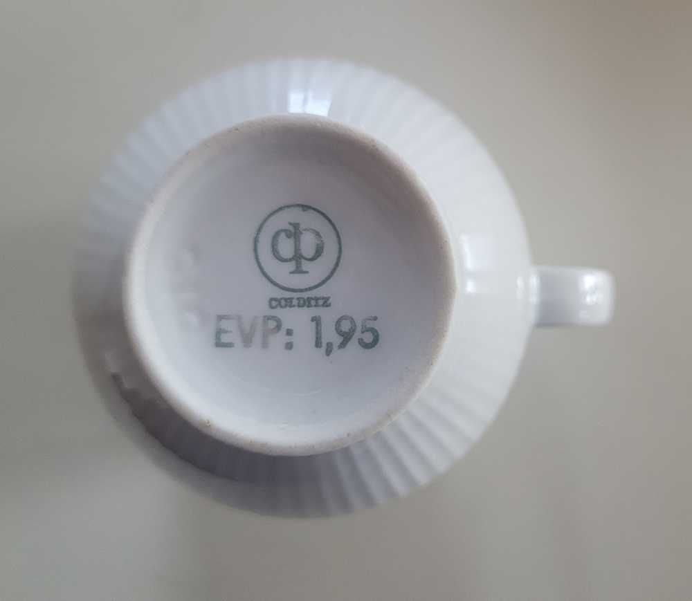 Colditz biały porcelanowy mlecznik ze złoceniami