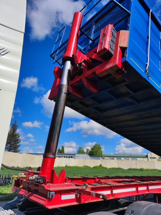 Самоскид контейнеровоз зерновоз заводський полуприцеп 68 кубів