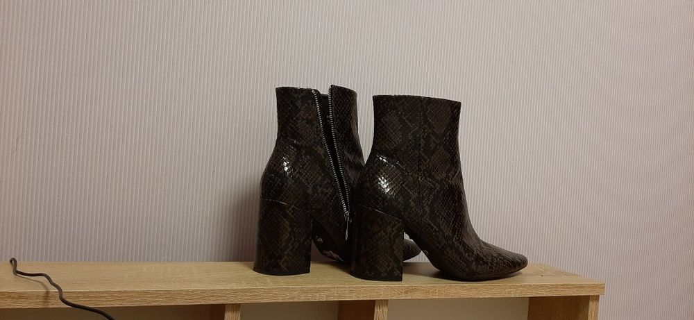 Чоботи Zara 41 прінт пітон