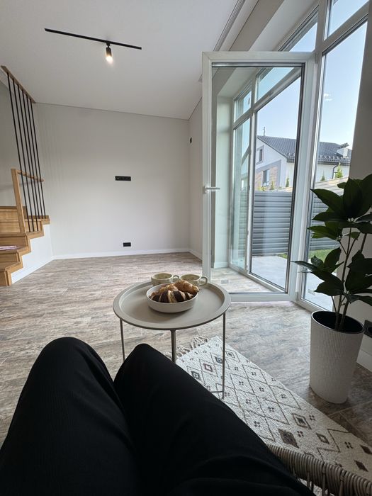 таунхаус з НОВЕСЕНЬКИМ  ремонтом в зручній локації