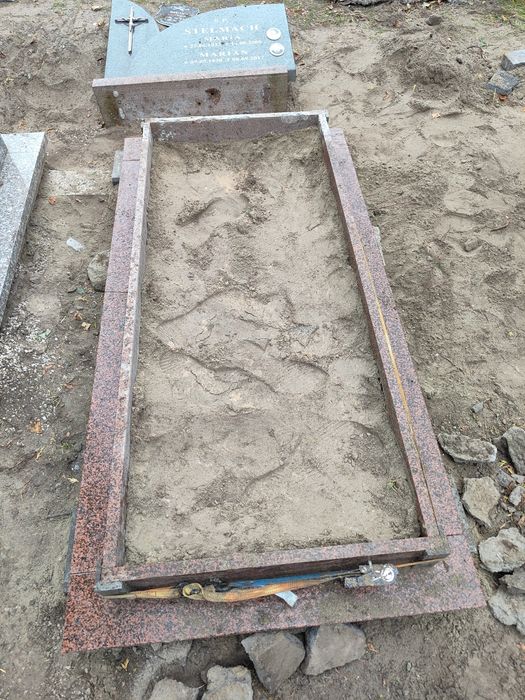 Podnoszenie pomników po zapadnięciu wraz z obróbką