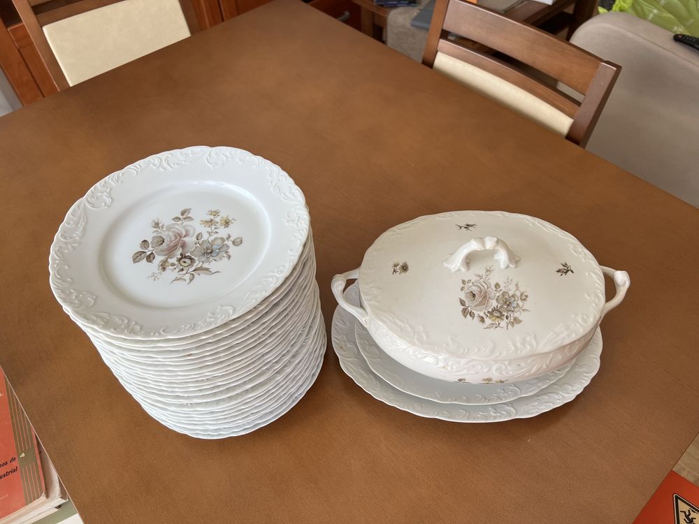 Serviço de jantar antigo - Porcelana Spal