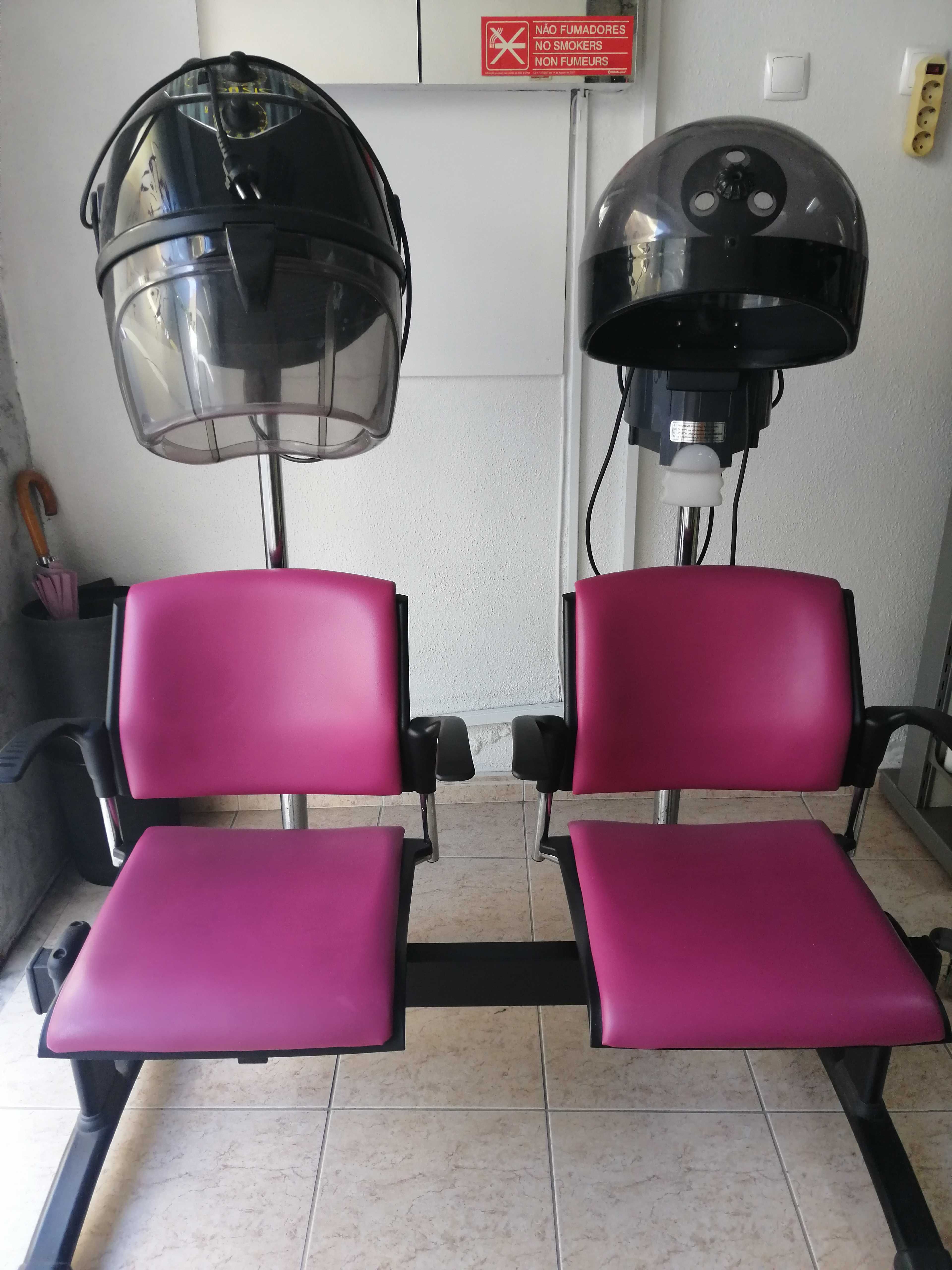 Cadeira com suporte vaporizador e secador de rolos
