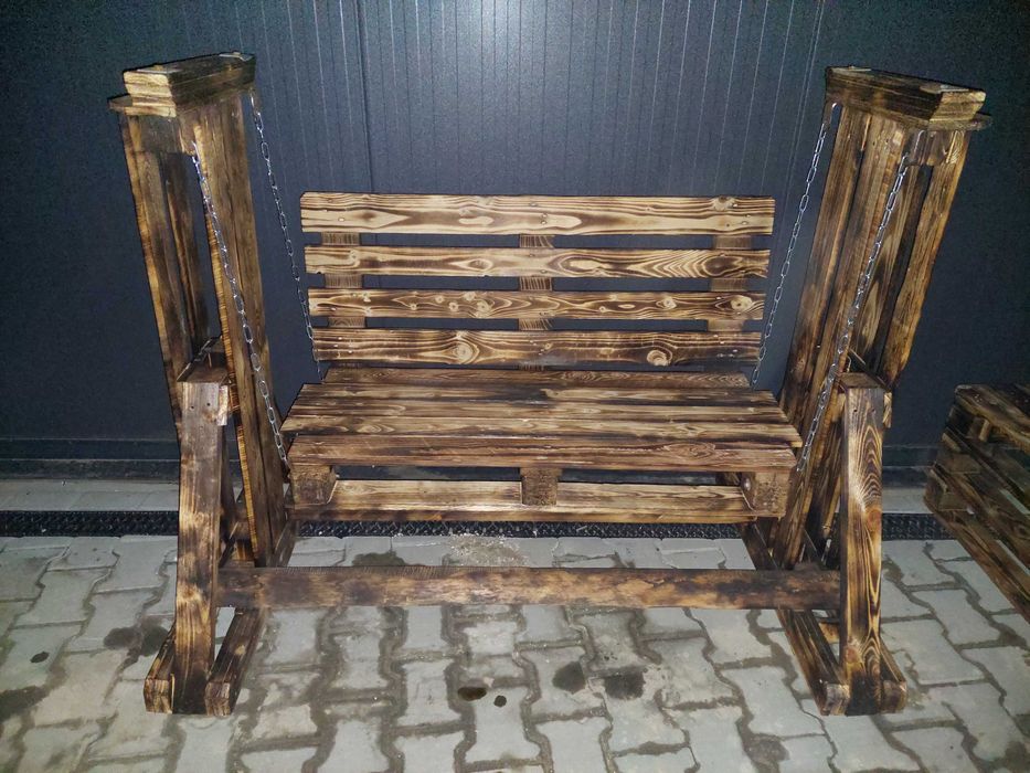 Деревяне крісло гойдалка