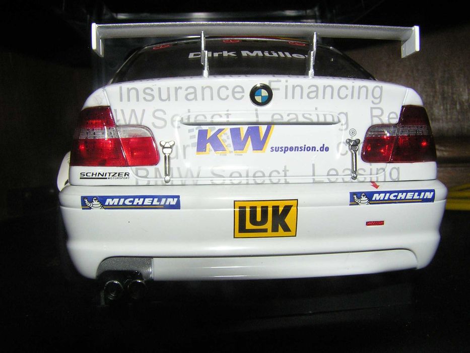 Miniatura BMW 320i E46 #43 WTCC 'Genuine Parts' 2005 AUTOart 1:18