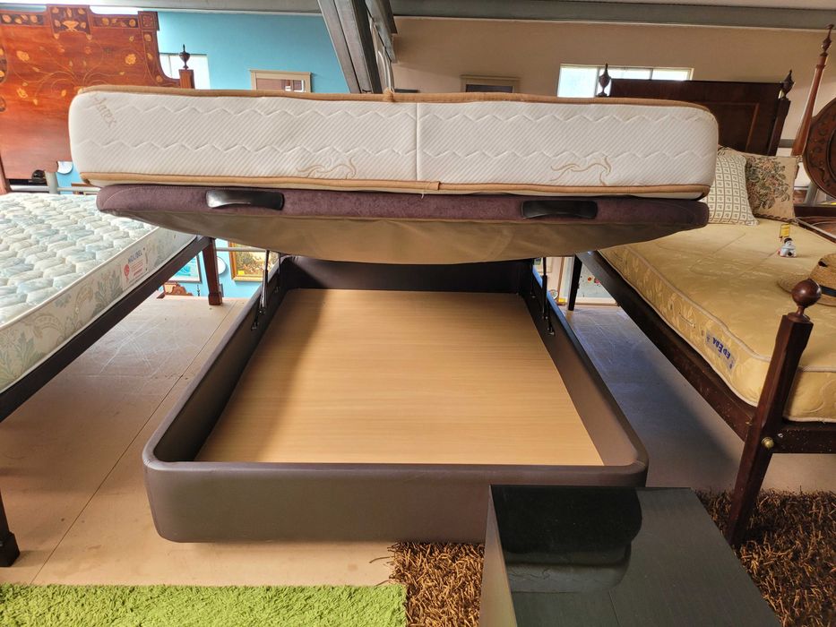 Sommier de casal com arrumação, cabeceira e colchão - Tudo