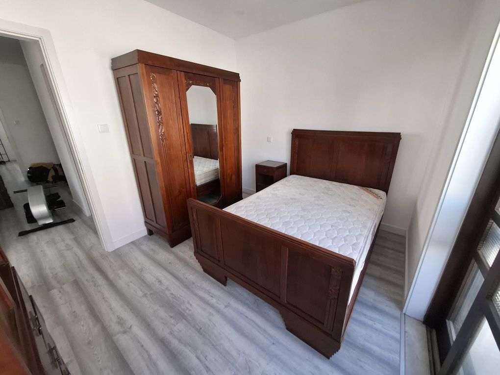 Quarto no centro de espinho