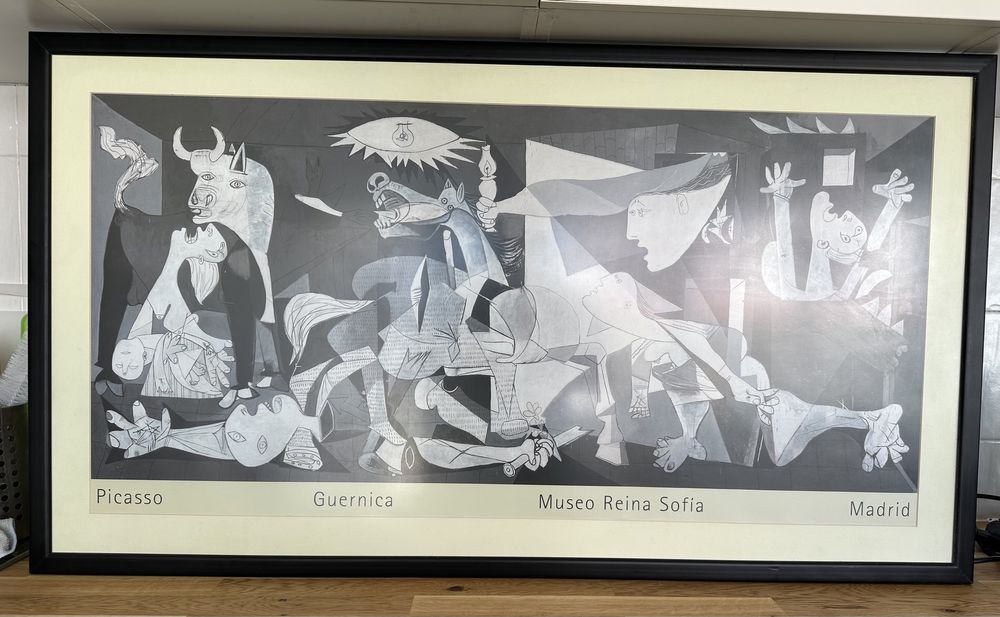 Quadro com cópia da Guernica