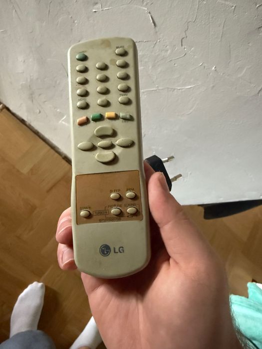 Телевізор LG CF-14F60K з пультом