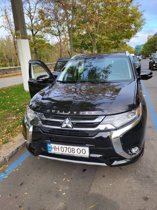 Продам Mitsubishi Outlender PHEV Гибрид