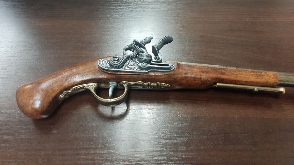 Pistolet skałkowy Replika
