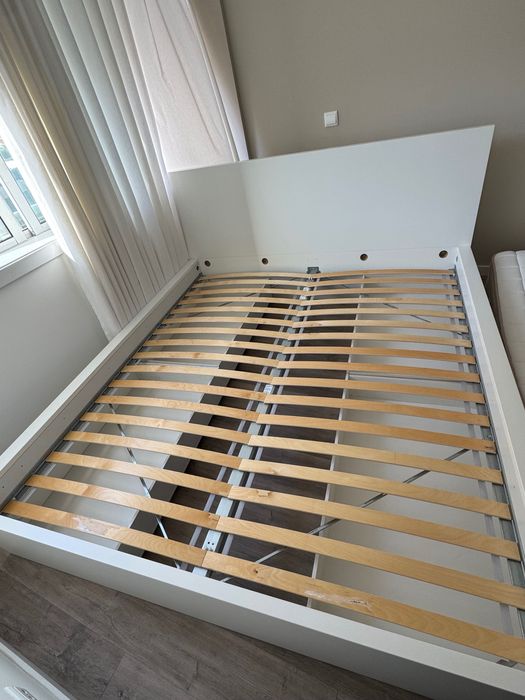 Cama Branca com gavetas de arrumação