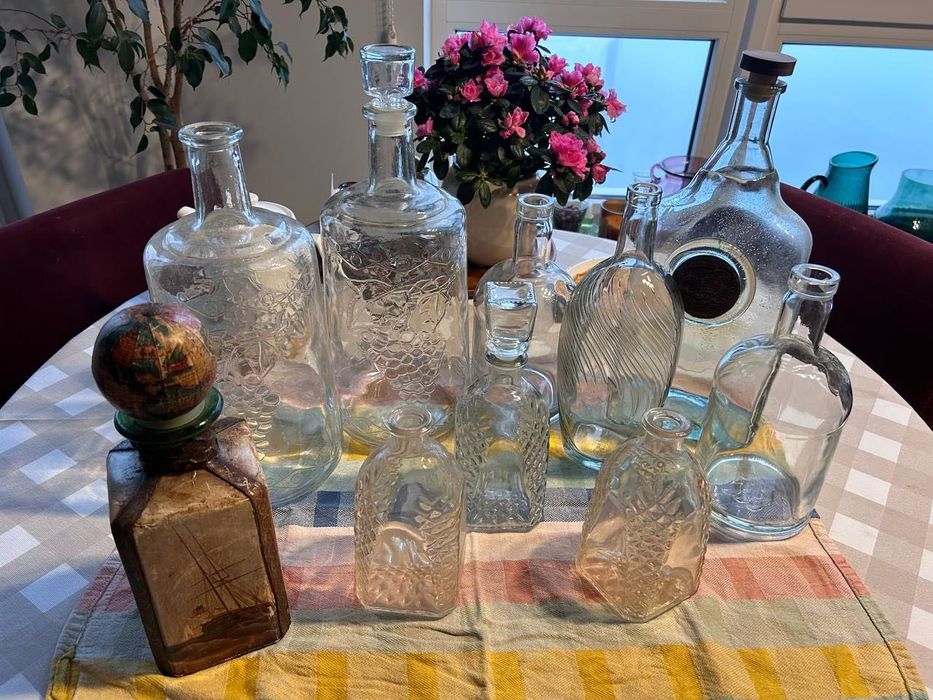 Розпродаж ресторану. Чашка, блюдце, пляшка, графін, піала, бокал