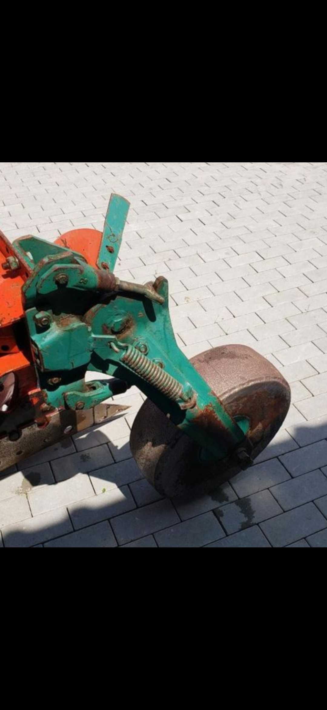 Pług 3 skibowy obrotowy KVERNELAND