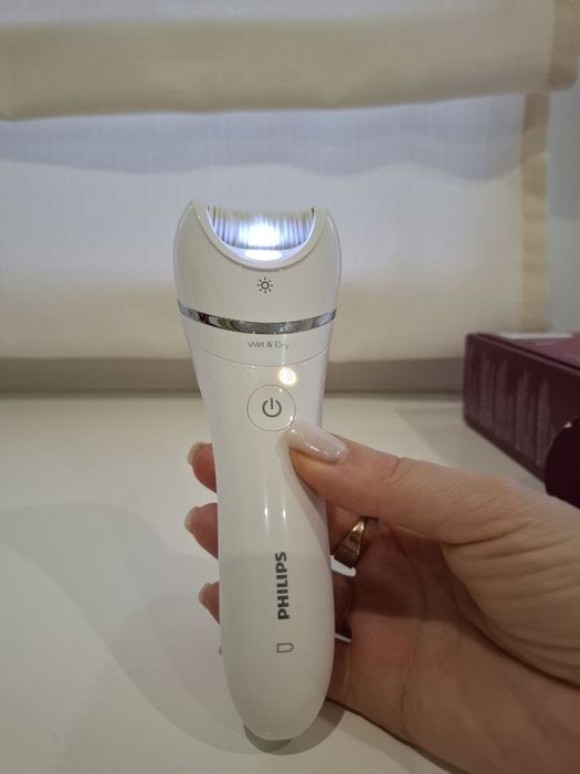 Продам  епілятор Philips 8000  з повною комплектацією