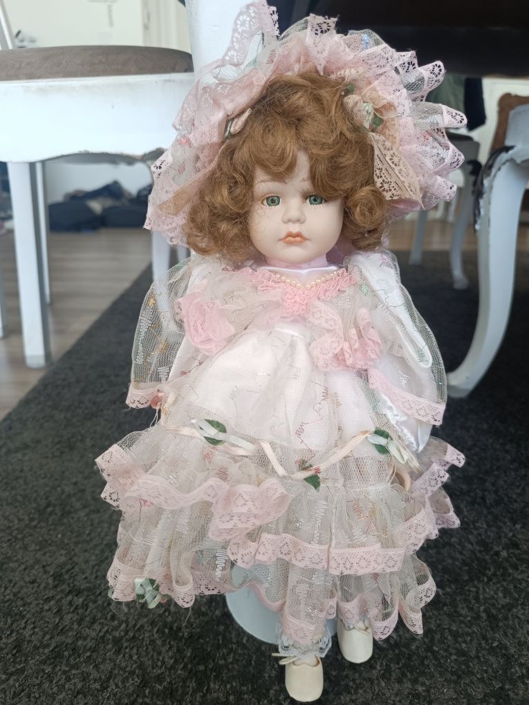 Boneca de porcelana antiga