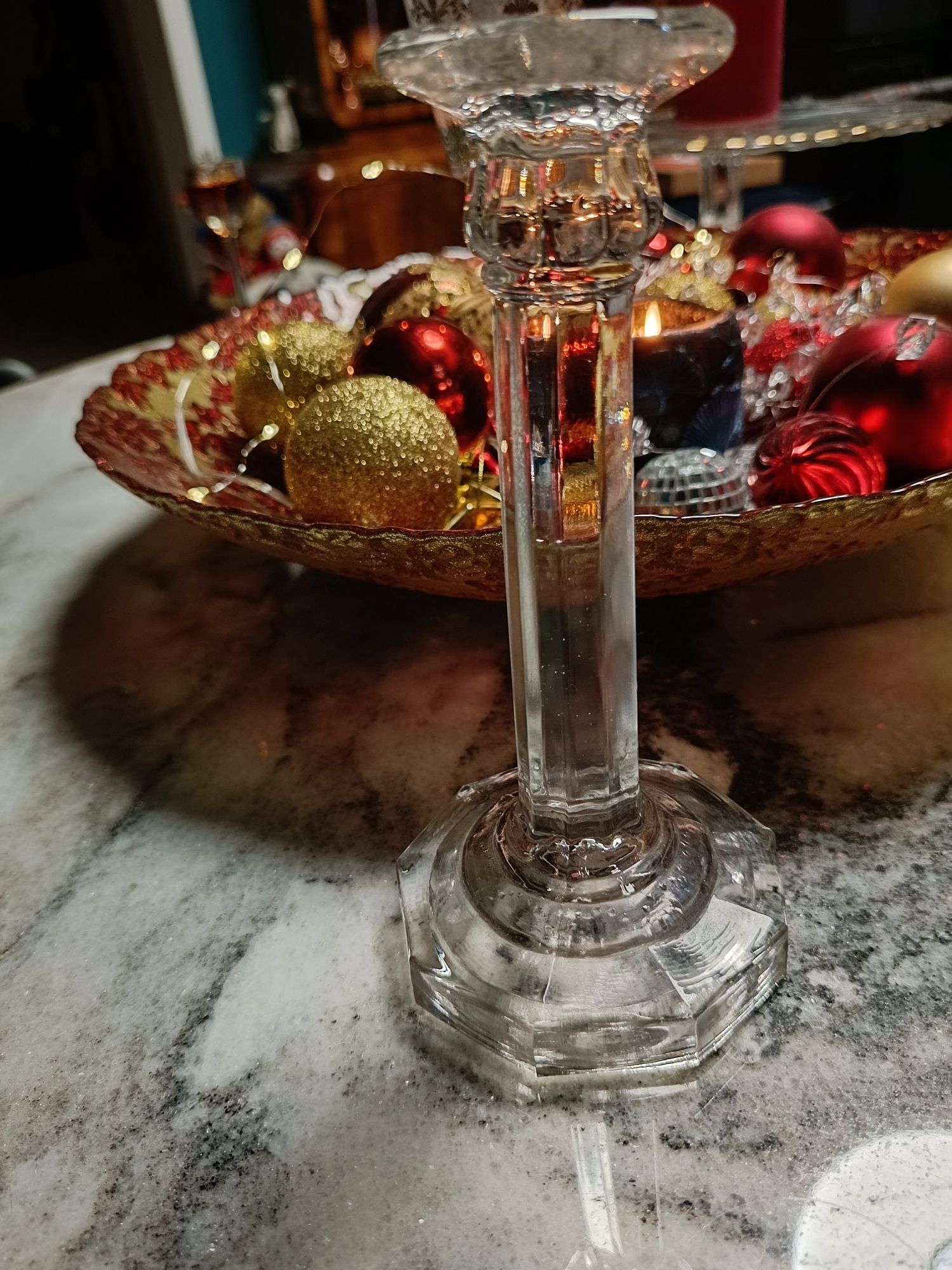 Piękny szklany świecznik
