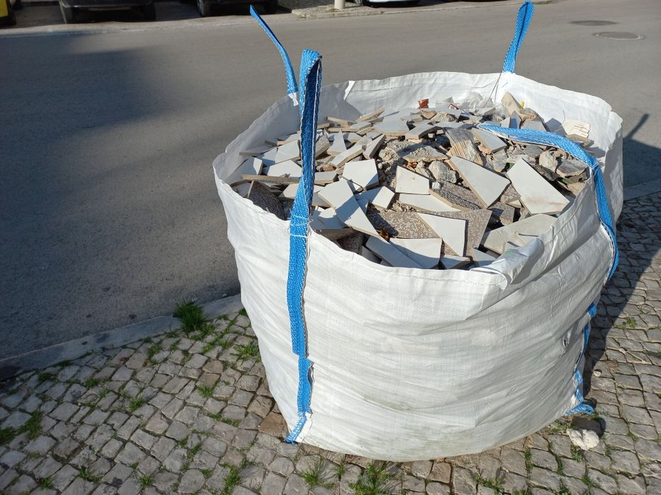 Faço recolha de entulho