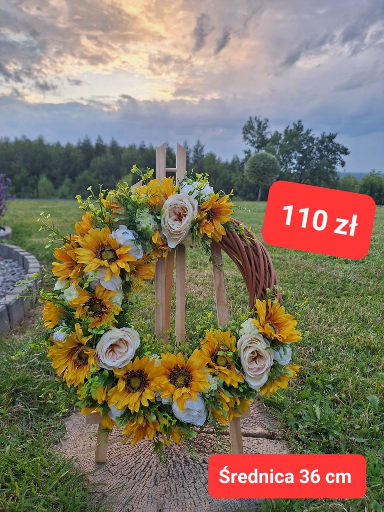 Wianek ozdoba na drzwi sztuczne kwiaty róż krem