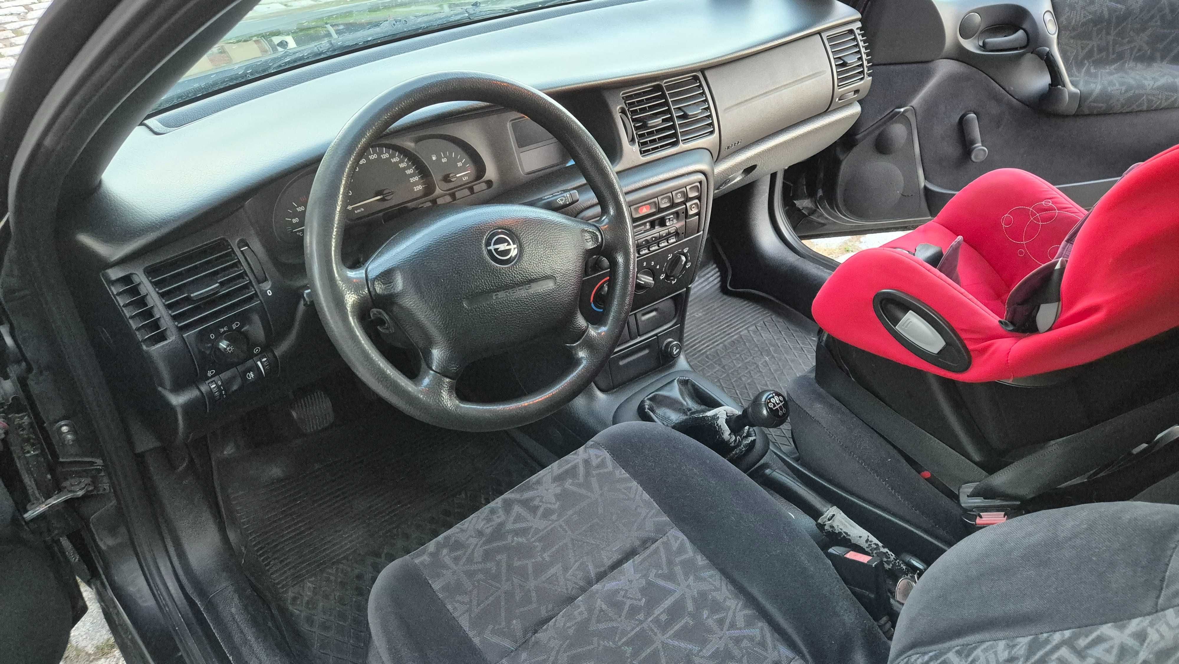 Opel Vectra 1.6 kombi prywatnie