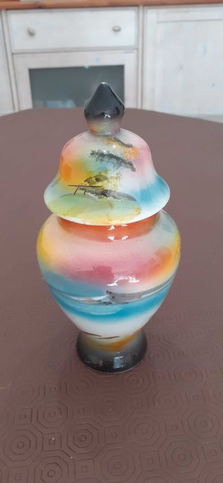 Pote em porcelana, com tampa