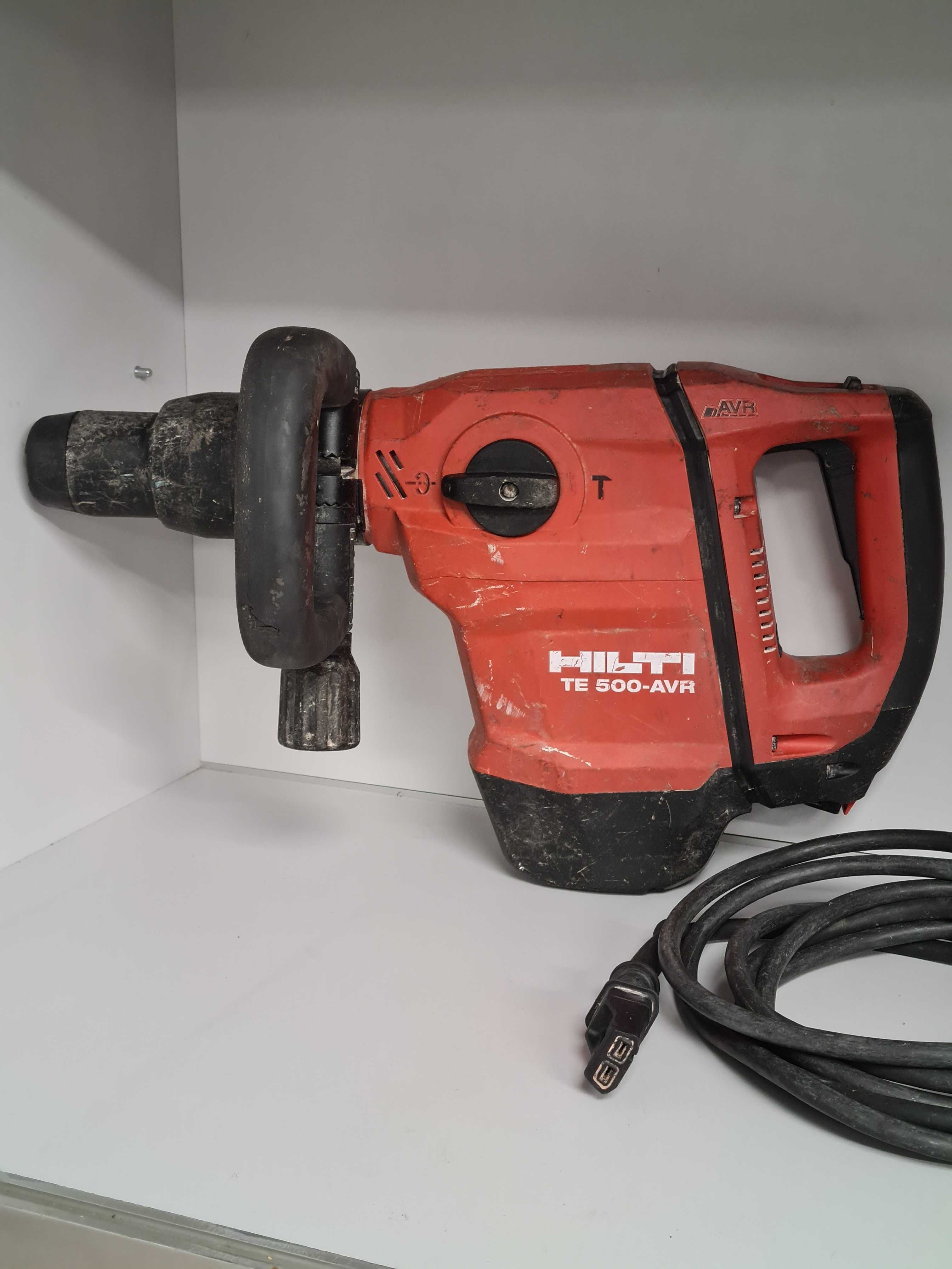 Młot dłutujący wyburzeniowy HILTI TE 500-AVR 220V-240V stan bdb. Sds