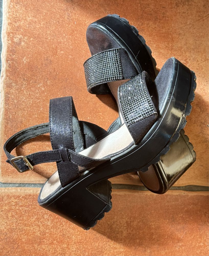 Sandalias pretas