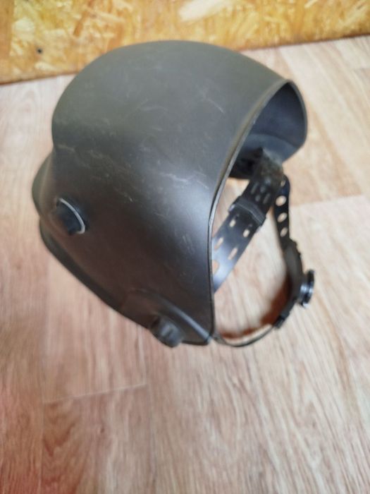 Продам инверторный сварочный аппарат ПАТОН НКО - 200 + маска хамелеон