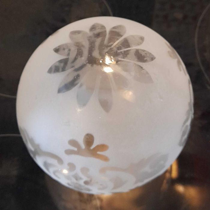 Globos (2) para candeeiro em vidro branco gravado a fosco