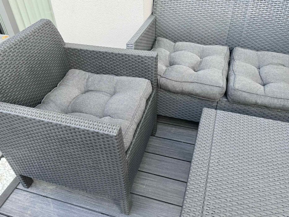 Zestaw mebli ratanowych – sofa, 2 fotele, stolik + poduszki