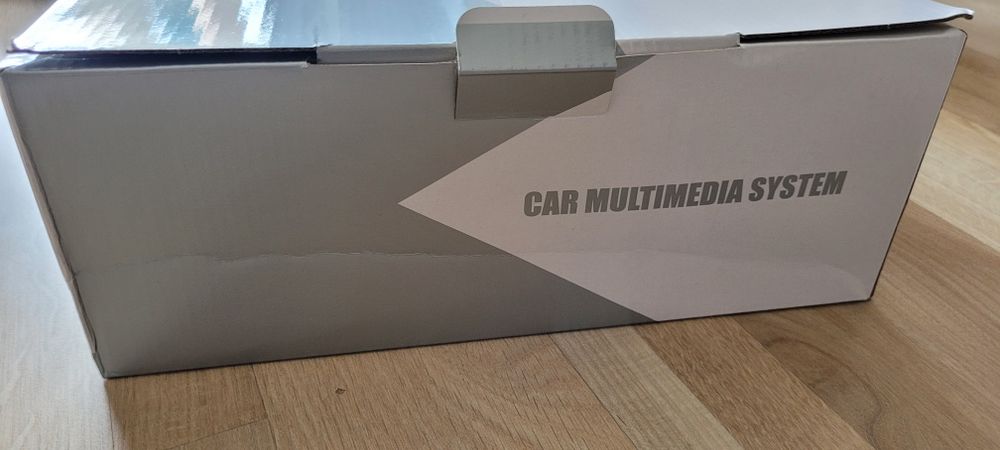Samochodowy system multimedialny.