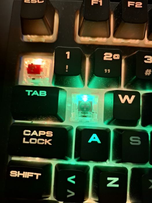 Teclado Corsair Strafe RBG (ler anúncio)