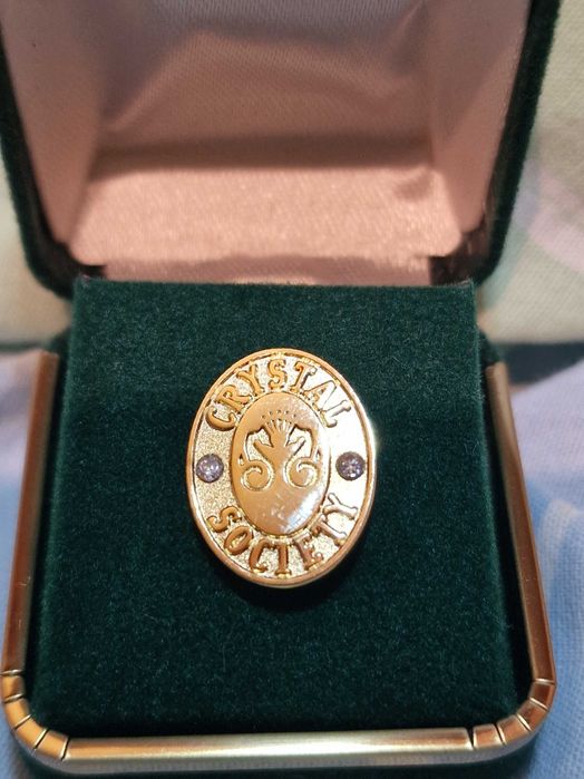 Pin de lapela da Crystal Society
